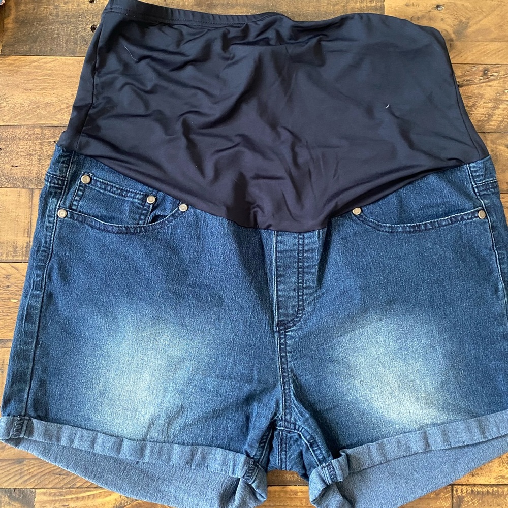 MATERNITY 🤰🏼 SHORTS